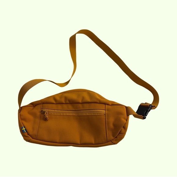 Fjällräven Ulvö Hip Pack Medium in Gold/Yellow - Picture 2 of 6